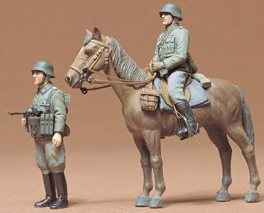Сборная модель - Нем. солдат на коне и 1 фигура солдата