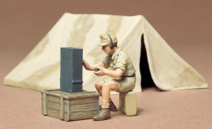 Сборная модель - Нем.радист с палаткой (африканский корпус), ящик, канистра