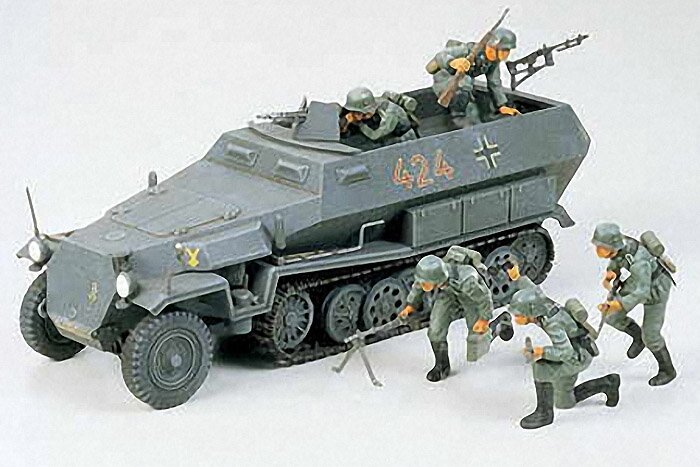 Сборная модель - БТР Hanomag Sd.kfz251/1 c 5 фигурами